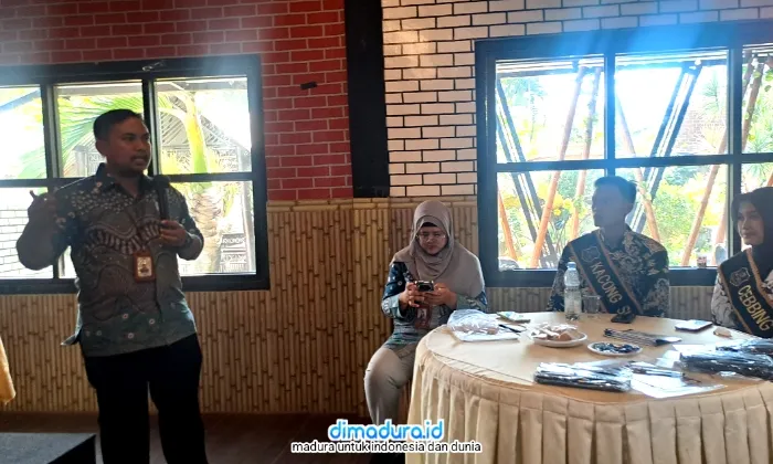 Peserta FGD UT Surabaya Pantai Galung Sumenep