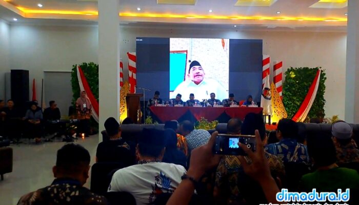 Potret Wakil Bupati Sumenep Terpilih, KH Imam Hasyim, saat menyampaikan sambutan secara daring (Foto: Mazdon / Doc. Dimadura)