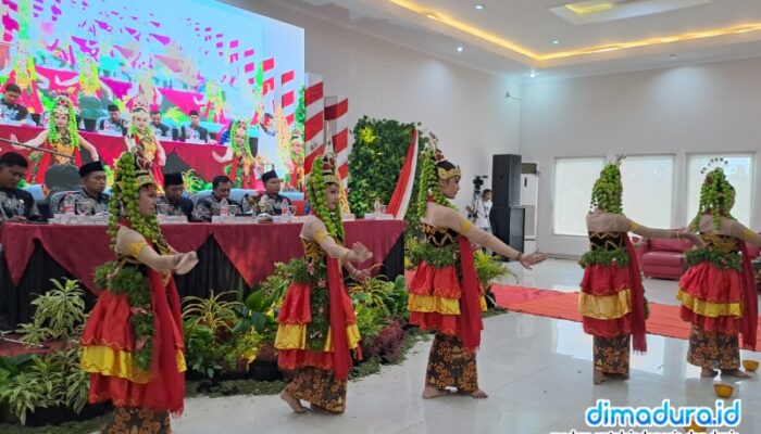 Penampilan Tari Mowang Sangkal di Pembukaan Acara Penyerahan dan Usulan Pengesahan Hasil Penetapan Bupati dan Wakil Bupati Terpilih Kabupaten Sumenep Tahun 2024 (Foto: Mazdon / Doc. Dimadura)
