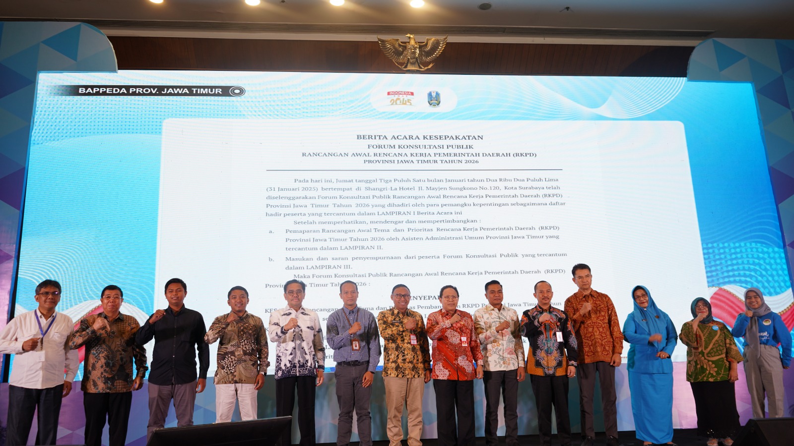 Foto Bersama Peserta FKP Ranwal RKPD Jatim 2026 Bappeda Kabupaten/Kota se-Jawa Timur (Doc. Dimadura)