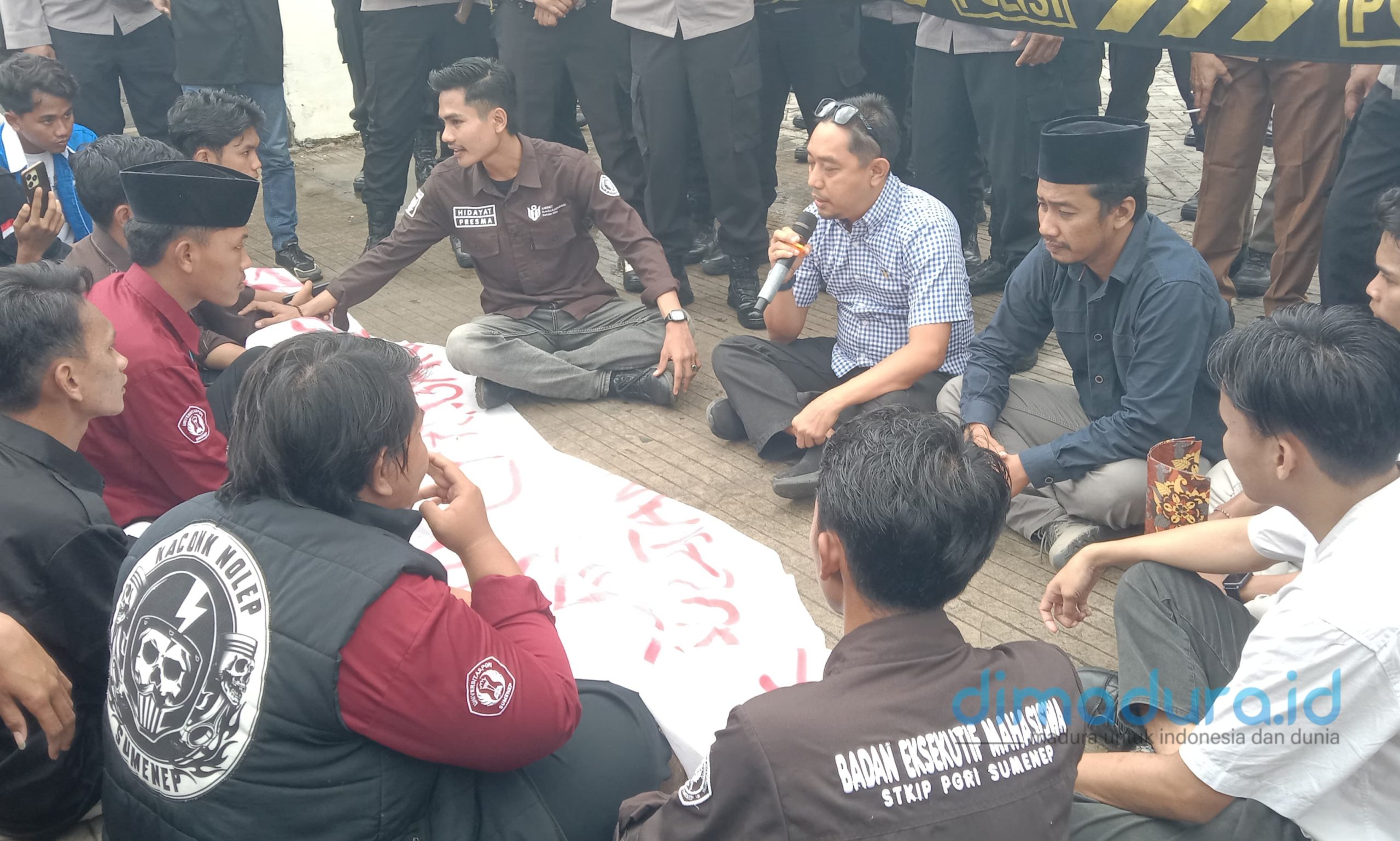 Mahasiswa UPI Sumenep Demo DPRD, Tolak Wacana Pilkada Tidak Langsung