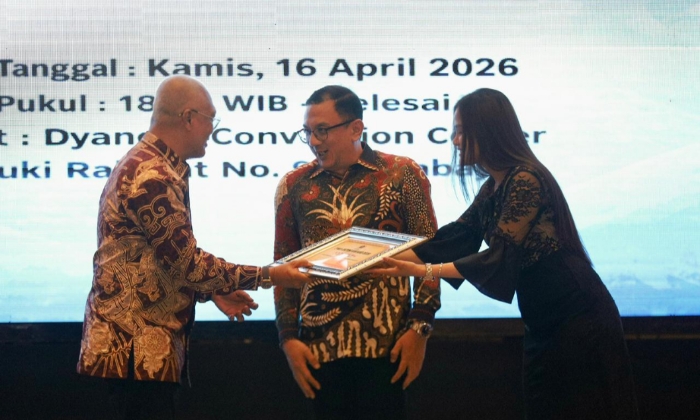 Dua Kader PDIP Jatim Terima Penghargaan PWI Jatim di Puncak HPN 2026