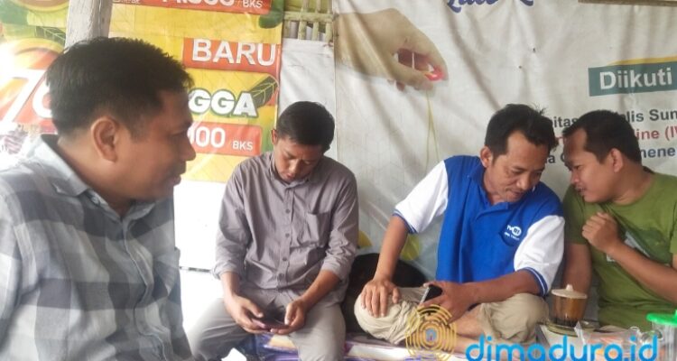 Bincang Pilkada Sumenep 2024. DARI KANAN: Ketua PWRI Sumenep Rusydiyono, Ketua KJS Ahmad Sa'ie, Sekretaris dan Ketua PWI Sumenep Faisal Warid dan Samsul Arifin (Foto: Mazdon/Arsip Dimadura)