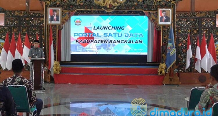 Pj Bupati Bangkalan Arief M Edie menyampaikan sambutan saat launching program Portal Satu Data di Pendopo Agung (Foto: bangkalankab.go.id for Dimadura)