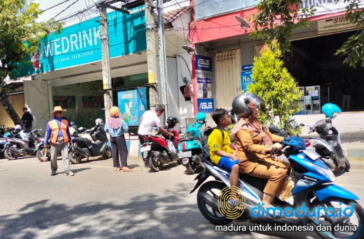 Suasana area bebas parkir di sepanjang Jalan Diponegoro, Kecamatan Kota yang dikelola Disperkimhub Sumenep (Mazdon/Dimadura)