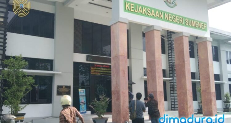 Sejumlah wartawan saat mendatangi kantor Kejari Sumenep, Senin tanggal Sejumlah wartawan saat mendatangi kantor Kejari Sumenep, Senin tanggal 3 Juni 2024 (Foto: Dokumen Dimadura)