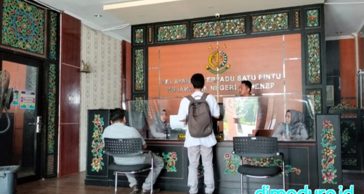 Suasana di kantor Kejaksaan Negeri (Kejari) Sumenep, saat sejumlah wartawan berupaya melakukan konfirmasi soal kasus dugaan oknum jaksa minta uang (Dokumen dimadura.id)