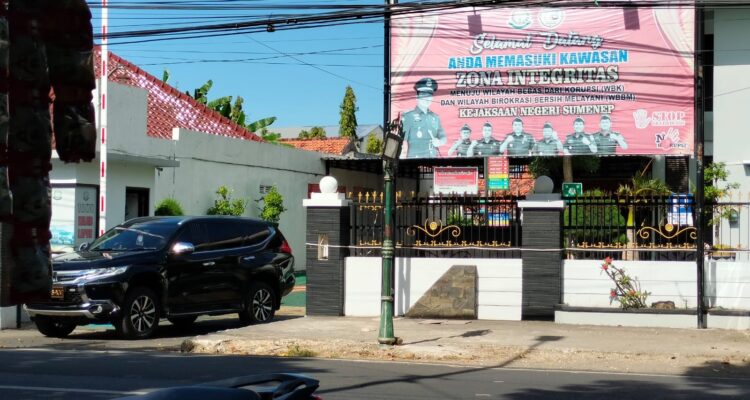 Potret suasana dari depan kantor Kejari Sumenep, Kamis 6 Juni 2024 (Foto: Dokumen dimadura.id)