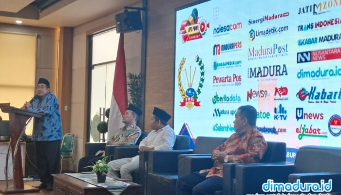 Dimeriahkan Live Music Pottara Coustic, Ratusan Voucher Takjil Pwri Ludes Di Tajamara Sumenep 4 Wabup Sumenep, Kh. Imam Hasyim, Saat Menyampaikan Sambutan Di Penutupan Acara Pelatihan Jurnalistik Pwri Sumenep (Foto: Mazdon/Doc. Dimadura)
