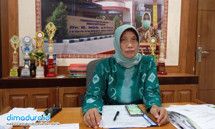 Direktur RSUD Sumenep, dr. Erliyati, M.Kes, Saat Diwawancara di Ruang Kerjanya, Sabtu 22 Maret 2025 (Foto: Mazdon/Doc. Dimadura)