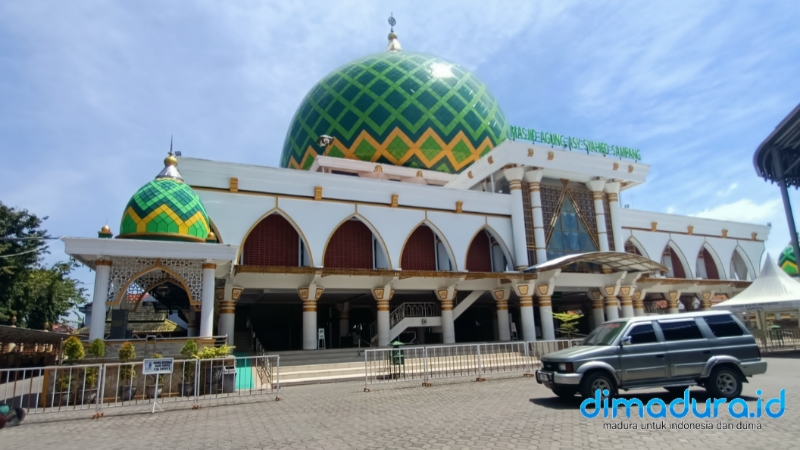 MEGAH: Masjid Agung Sampang saat ini setelah beberapa kali mengalami renovasi (Foto: Zainul for dimadura.id)