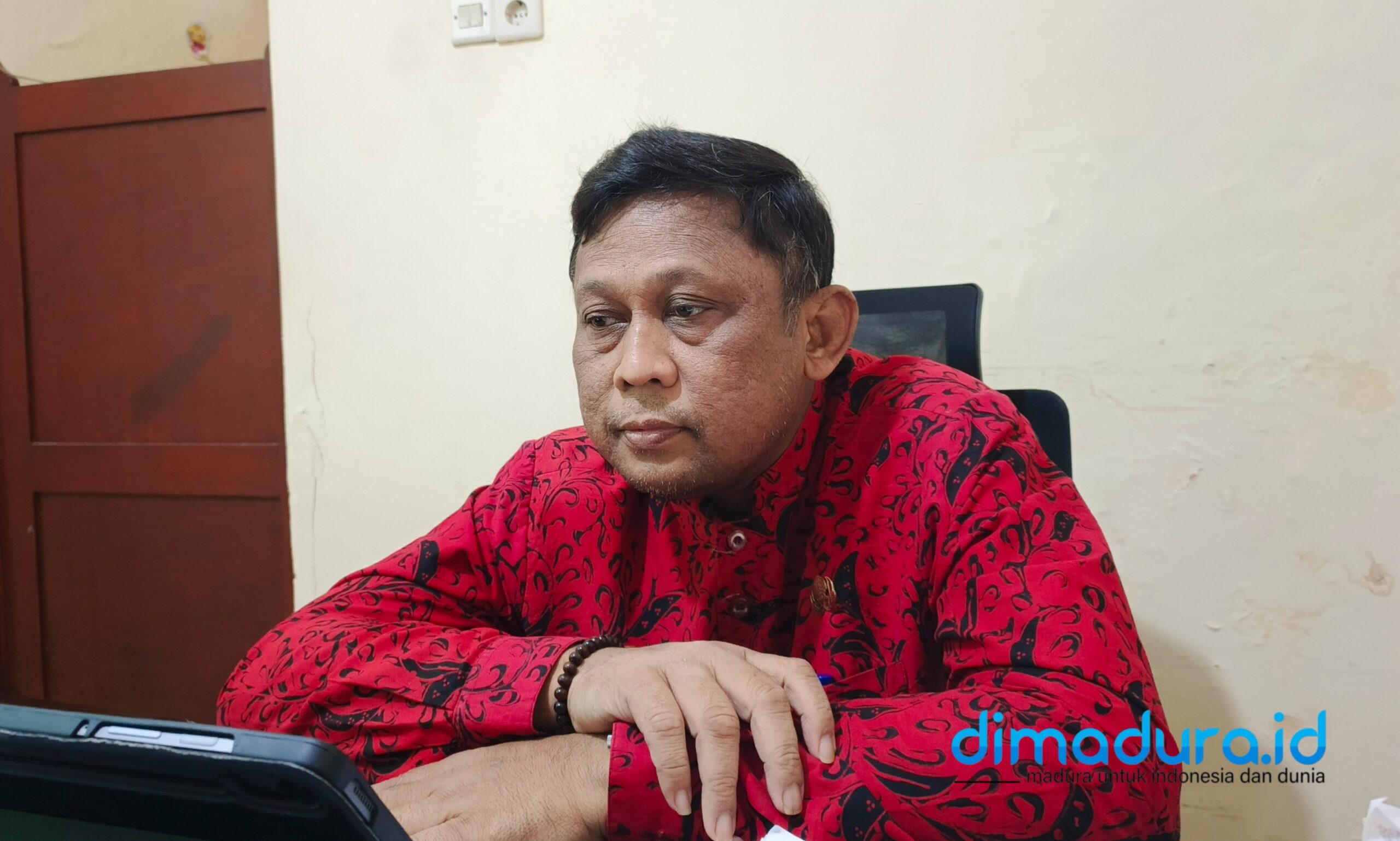 Kepala Dinas Lingkungan Hidup (DLH) Sumenep, Arif Susanto. (Foto.Ari/Doc. Dimadura).
