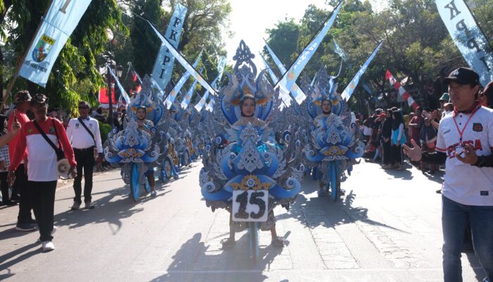 Potret Kreativitas Siswa Smpn 1 Sumenep, Saat Ikuti Parade Sepeda Hias Sumenep, Hut Ri Ke-80 Sumenep. (Foto: Doc. Dimadura).