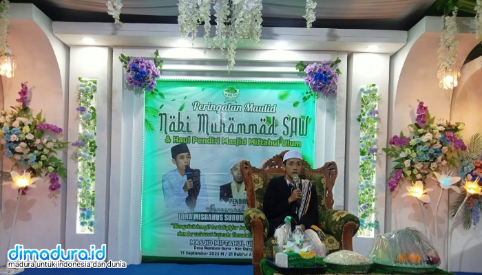 Lora Misbahus Surur (Ra Surur) Saat Mengisi Pengajian Maulid Nabi di Masjid Miftahul Ulum Dungkek, Sabtu (13/9/2025) malam