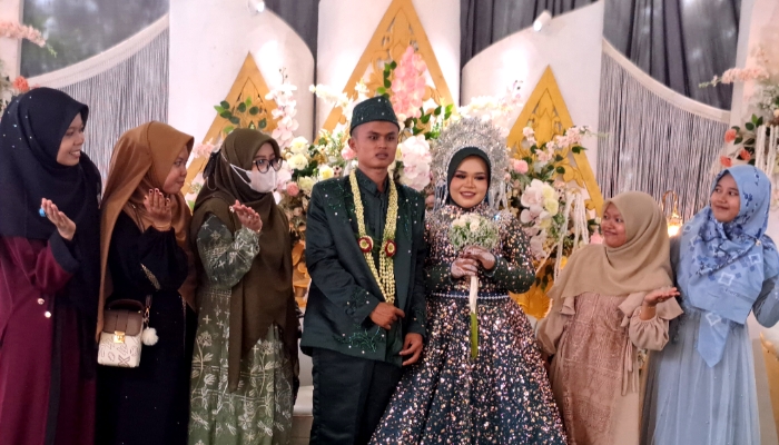 Momen Foto Bersama Pernikahan di Desa Totosan, Batang-Batang, Sumenep