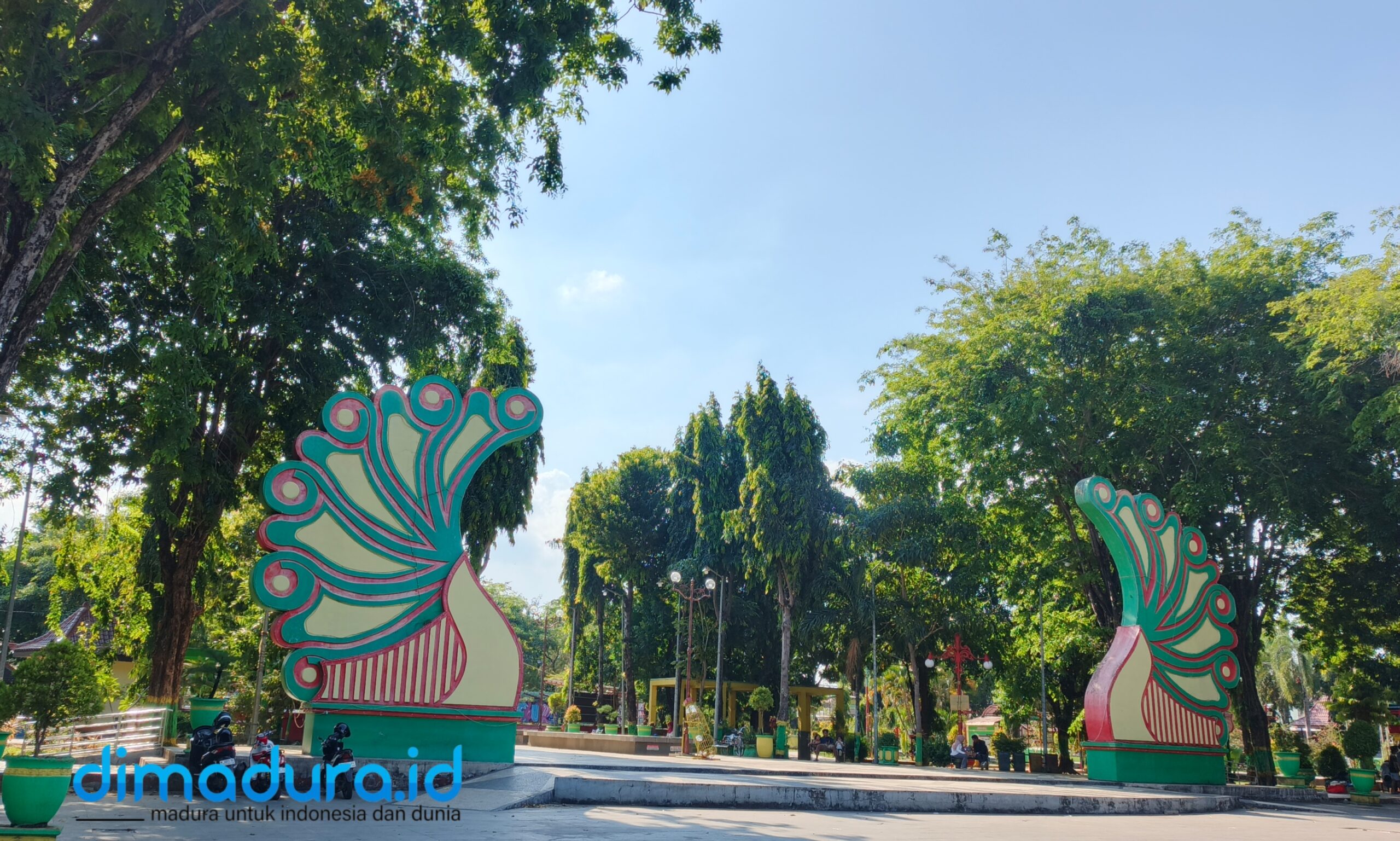 Foto: Taman Adipur dan yang lebih dikenal dengan Taman Bunga Sumenep. (Ari/Doc. Dimadura).