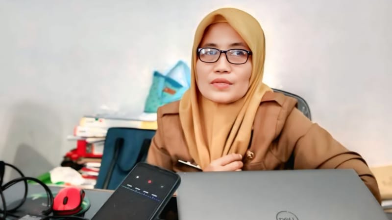 Staf Surveilans Imunisasi P2P Dinkes KB Sampang, Esti Utami saat di wawancarai media (Dok. dimadura.id)