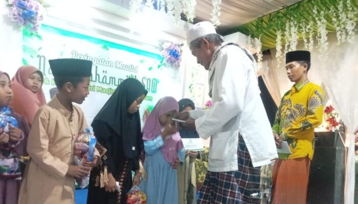Penyerahan Santunan Untuk 17 Anak Yatim Dari Baznas Sumenep