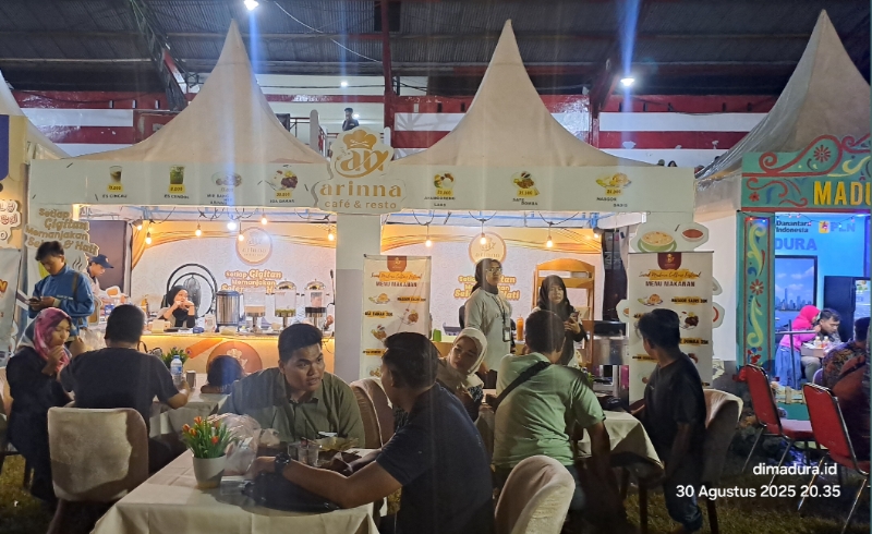 Potret Suasana Malam MCF 2025 di Stan Kuliner Arinna Hidayah di GOR A Yani Sumenep, Sabtu malam 30 Agustus 2025 (Foto: Mazdon/Doc. Dimadura)