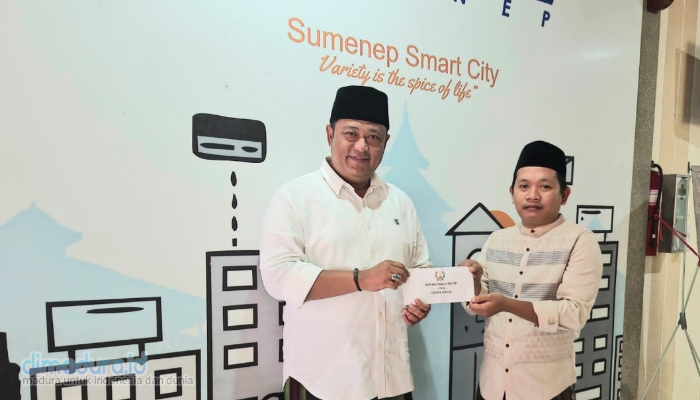 Menelusuri Jejak Raja Dan Ulama Di Desa Bangkal 2 Ketua Dpc Pwri Sumenep Rusydiyono Kanan Saat