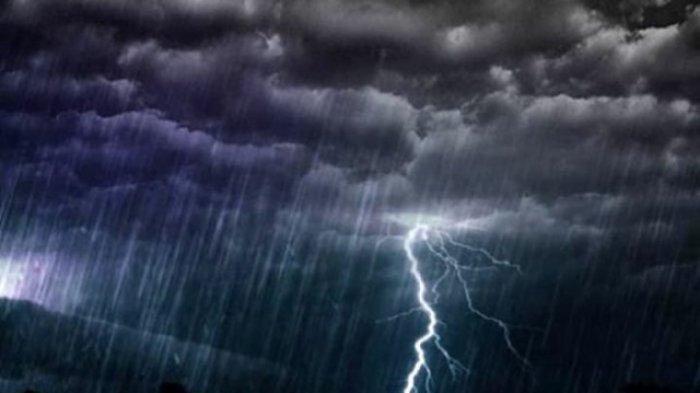 Gambar ilustrasi hujan lebat disertai petir (Ist)