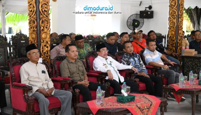 Duduk Bersama: Anggota Dprd Komisi Iv, Ketua Dpc Pwri, Wabup Imam Hasyim, Rektor Asmoni, Dan Wakil Ketua Koni Sumenep Saifuddin (Foto: Pwri Sumenep/Doc. Dimadura)