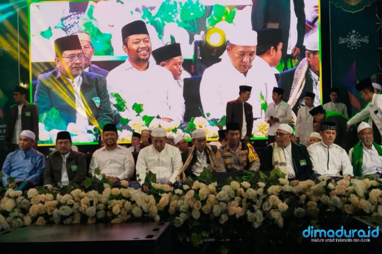 Malam puncak peringatan hari santri nasional tahun 2025 di Alun - alun Trunojoyo Sampang (Foto; Zainullah for dimadura.id)