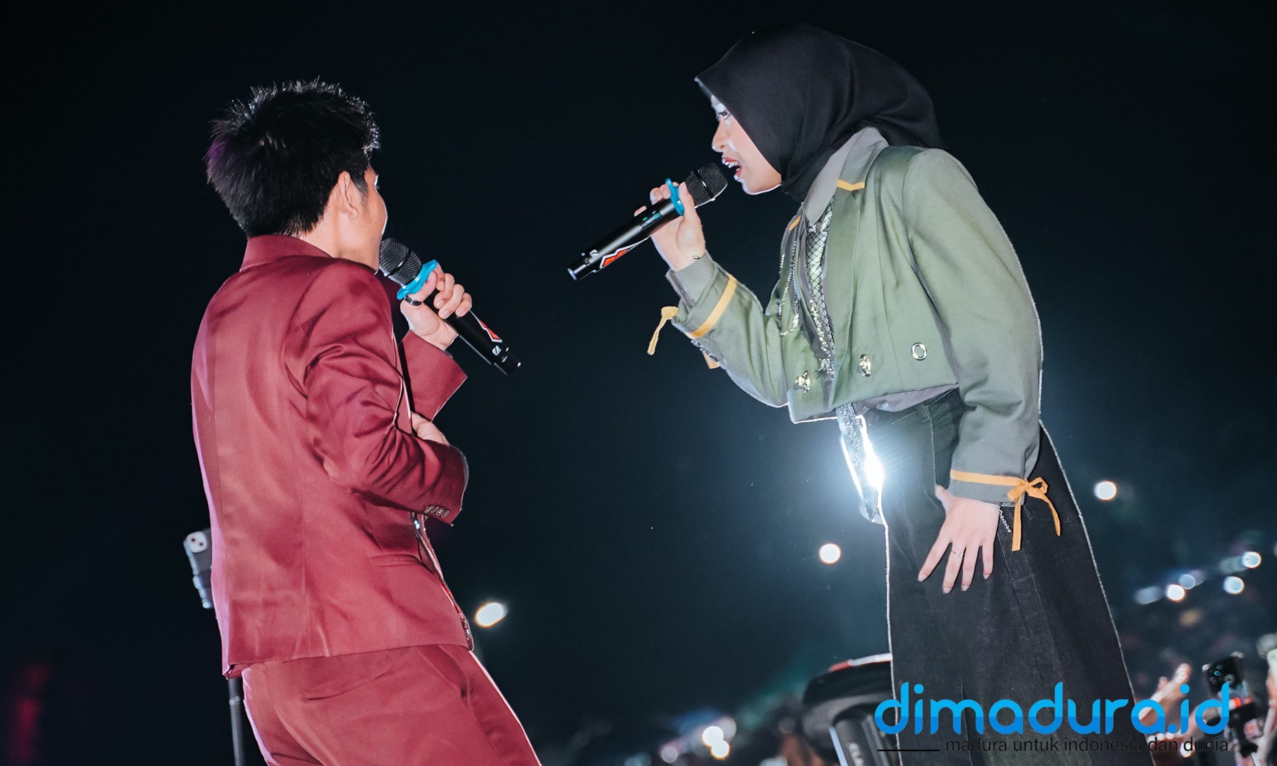 Foto: Konser Valen dan Mila DA7 yang digelar melalui kolaborasi Radhiesta, Badan Amil Zakat Nasional (Baznas), dan Go Sumenep. (Ari/Doc. Dimadura).