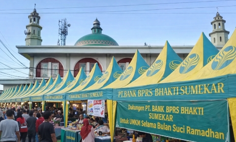 Foto: Ilustrasi Tenda PT Bank Perkreditan Rakyat Syariah Bhakti Sumekar, Sumenep saat di Pasar Takjil bulan Ramadan. (Istimewa/Doc. Dimadura).