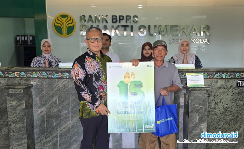 BPRS Bhakti Sumekar Berbagi dengan Nasabah Pengunjung Pertama, Dirut Hairil Ungkap Sisi Lain Nishfu Sya’ban