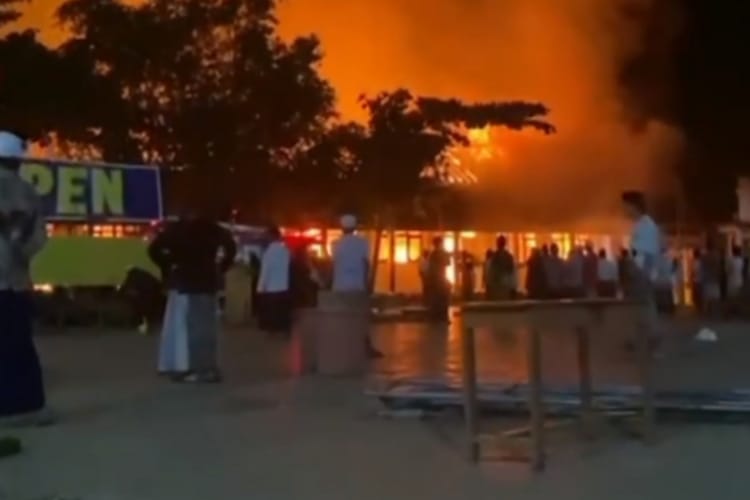 Pesantren di Pamekasan Dilalap Si Jago Merah, 15 Kamar dan Perpustakaan Ludes