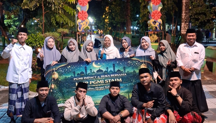 Mahasiswa PGMI STAIM Tarate Sumenep berfoto bersama usai kegiatan IMPACT Ramadan