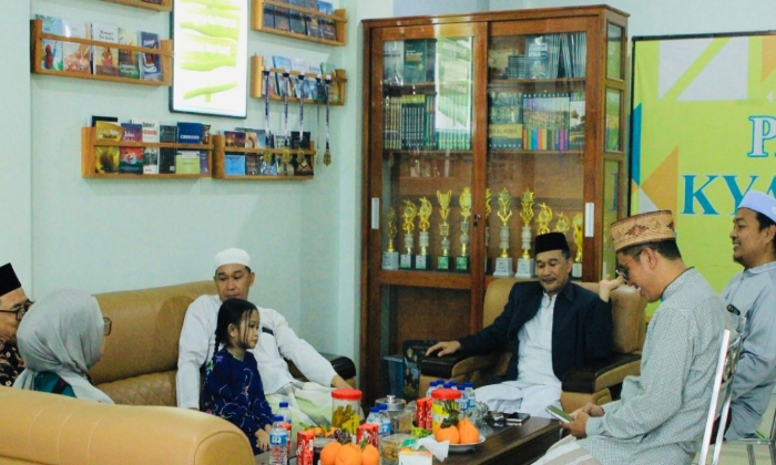 Kunjungi Pesantren Kyai Mudrikah, Kepala Kankemenag Jatim Ungkap Makna Nyambhung Bhâlâ Sebagai Tradisi Keilmuan