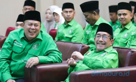 Foto: Ketua DPC PKB Sumenep, Jawa Timur, KH Imam Hasyim, (Kanan) pada acara Musyawarah Cabang (Muscab) PKB Sumenep 2026. (Istimewa/Doc. Dimadura).