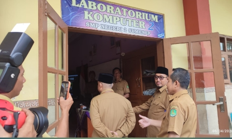 Foto: Pemantauan pelaksanaan Tes Kemampuan Akademik (TKA) tingkat SMP tahun 2026, oleh Bupati Sumenep, Achmad Fauzi Wongsojudo. (Istimewa/Doc. Dimadura).