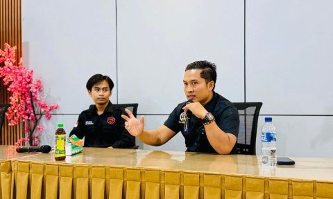 Foto: Ketua Pwi Pamekasan Hairul Anam Saat Menjadi Pemateri “Sekolah Investigasi” Perhimpunan Pers Mahasiswa Indonesia (Ppmi). (Doc. Dimadura).