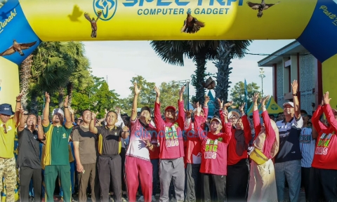 Foto: Kegiatan Jalan-Jalan Sehat Hari Pendidikan Nasional (Hardiknas) 2026 Oleh Disdik Sumenep.(Istimewa/Doc. Dimadura).