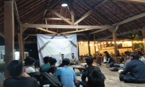 Foto: Kegiatan Nobar Komisariat PMII UPI Sumenep film dokumenter Pesta Babi. (Istimewa/Doc. Dimadura).