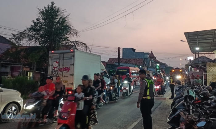 Polisi Turun Tangan Jaga Kelancaran Tradisi Per-Peran di Tlanakan, Pamekasan